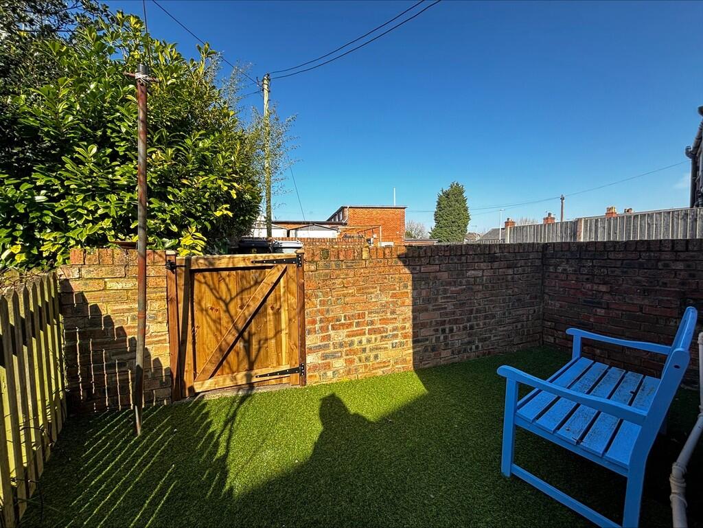 processed-E4F2FFF...