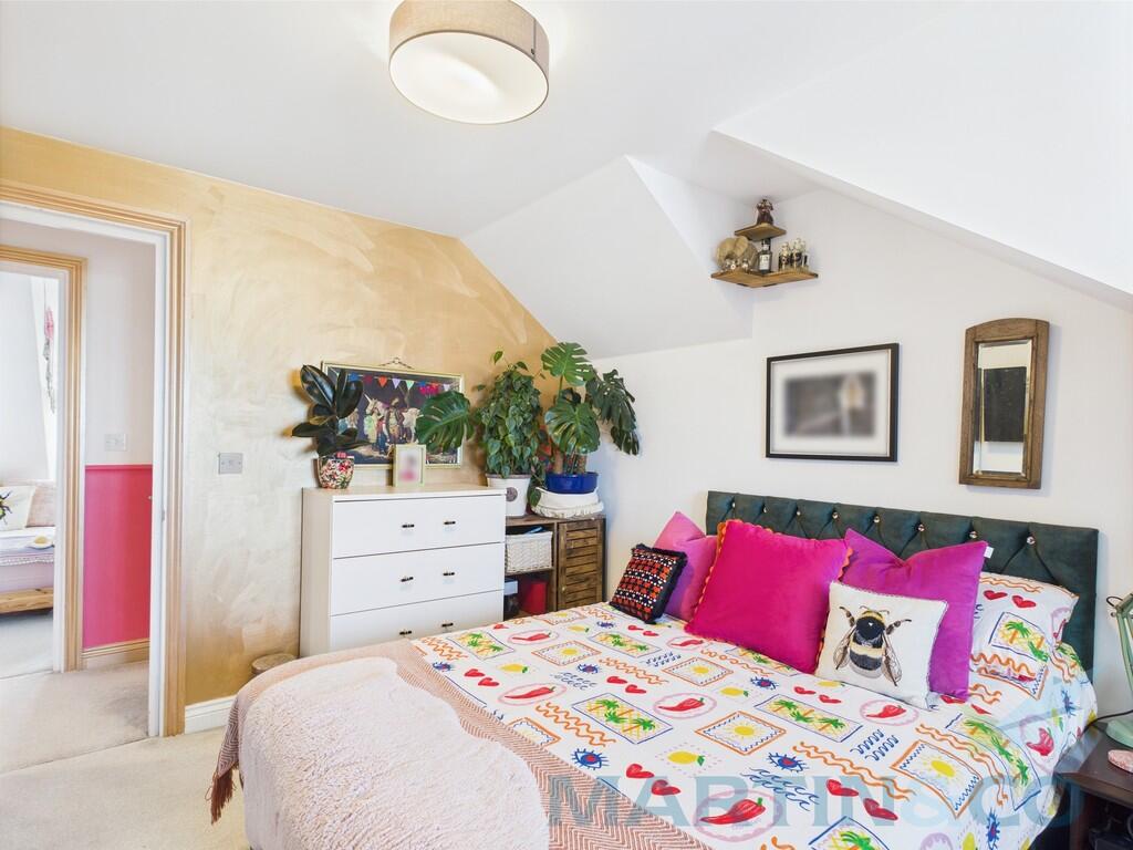 Bedroom 1 pic 2