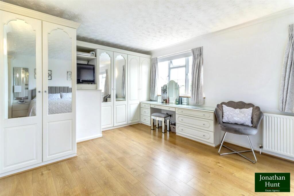 PRINCIPLE BEDROOM pic 2