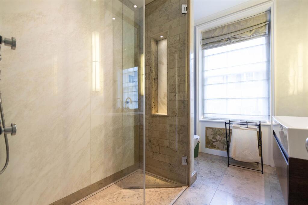 master en-suite.jpg