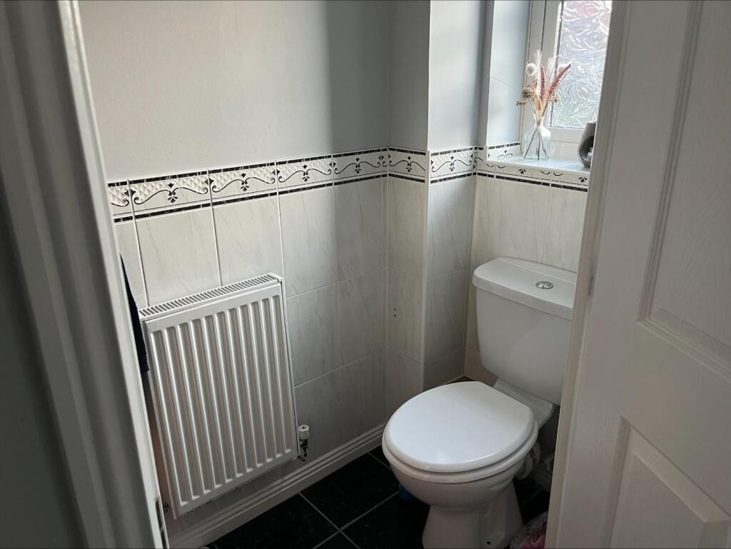 3 Caswell Mews Cloakroom.jpeg