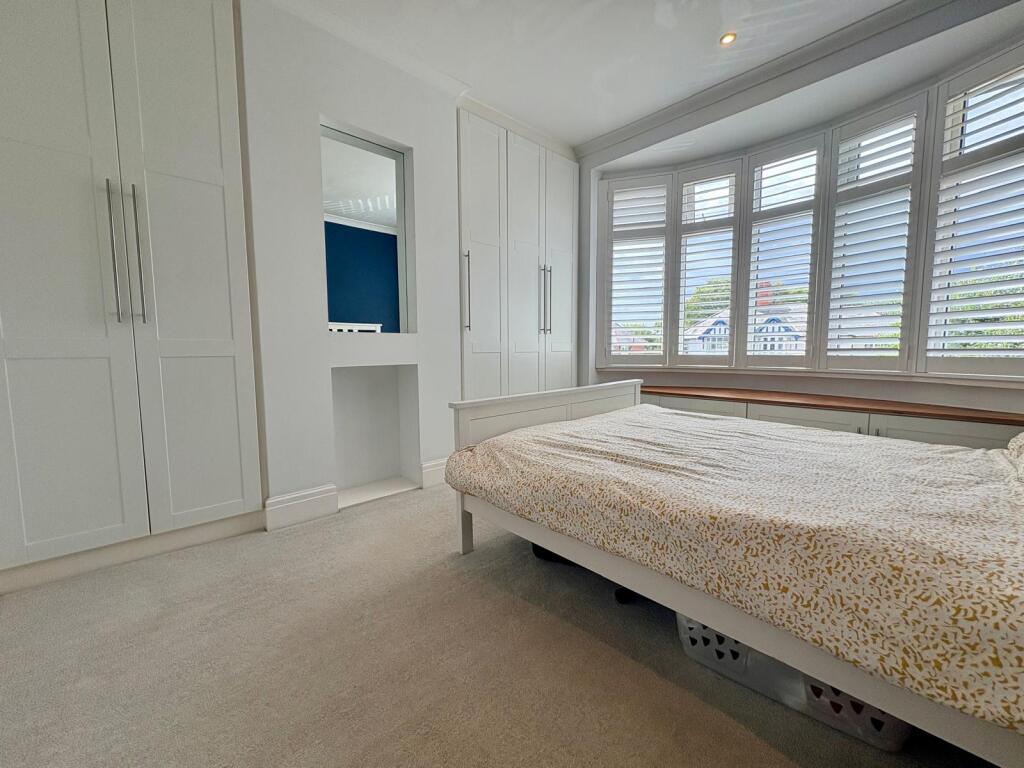 46 Moss Rd Master bedroom 1.jpg