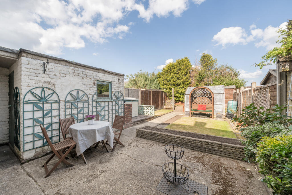 1296209-5-682b528...