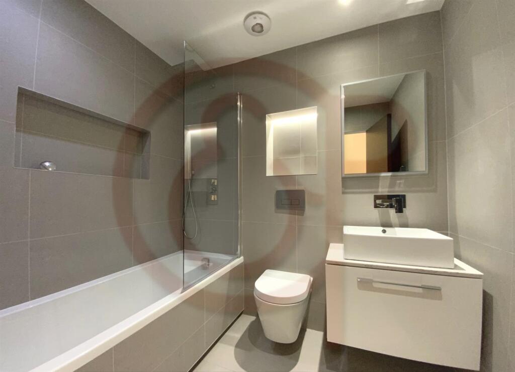 Family bathroom.jpg