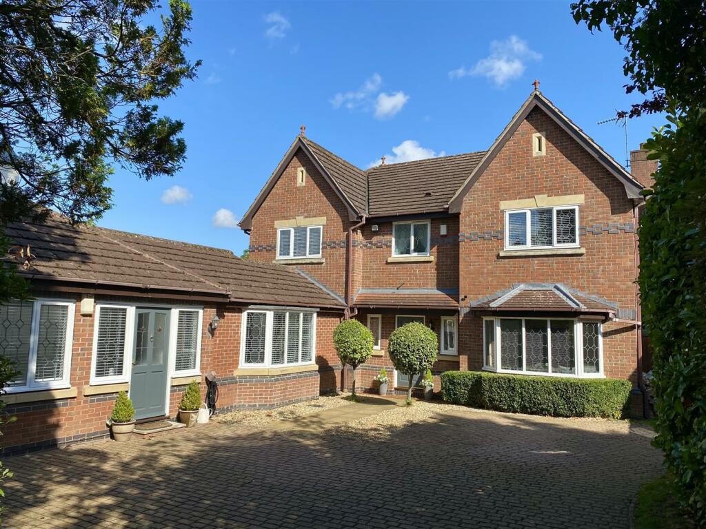 Newfield Road Hagley 1.jpg