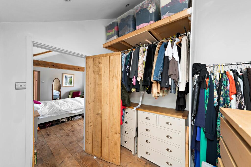 WALK IN WARDROBE