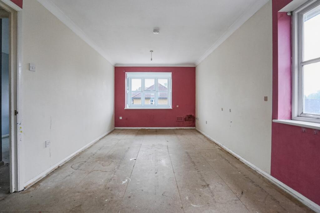 84 Staffords Place, Horley, Surrey RH6 9GY