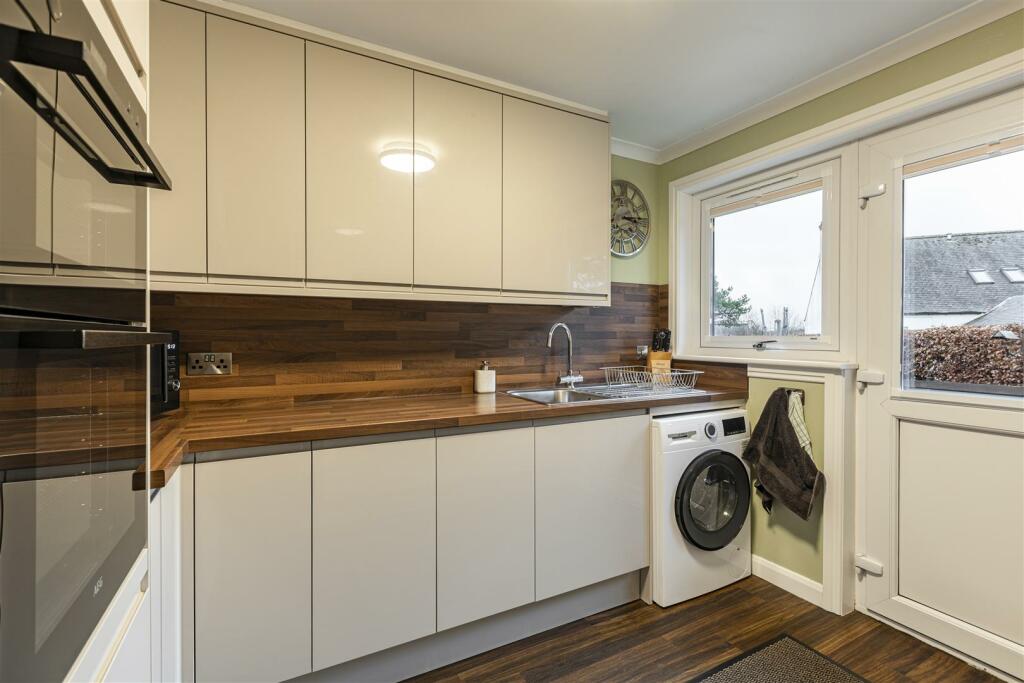 1 Monksford Court Newtown 20.JPG