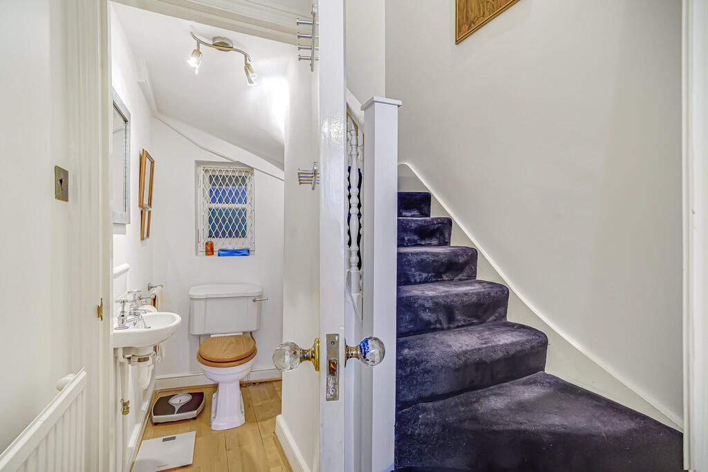 Queen'sGateMews29...