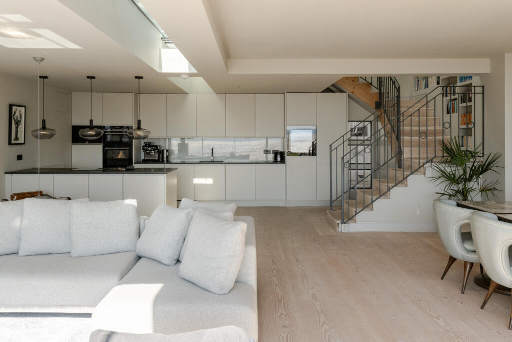 275333 - 20250402-THE-CHALET_N0.8_SAUNTON-SANDS...