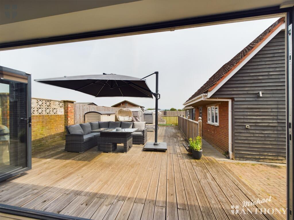 CAM01064G0-PR0399-STILL013