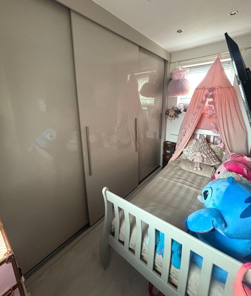 Additional Bedroo...