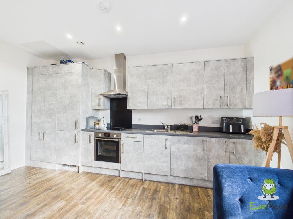 CAM03778G0-PR0266-STILL014