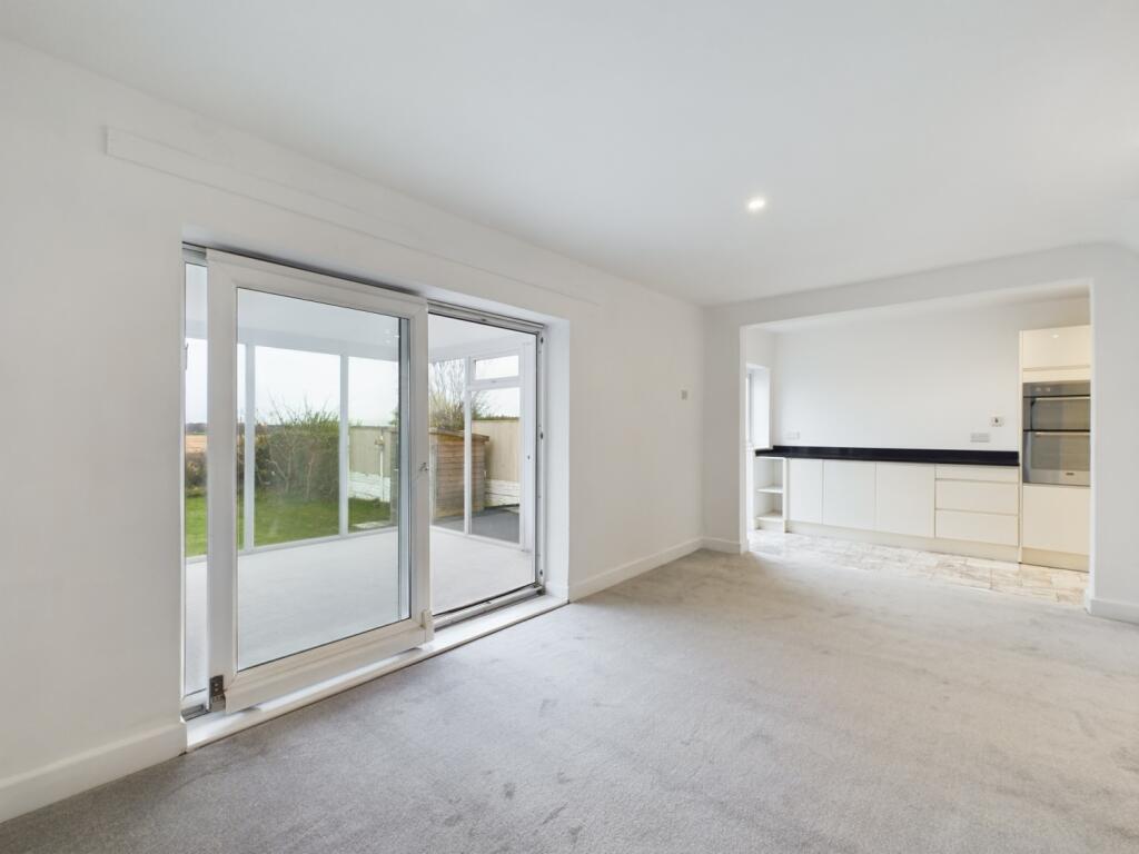 CAM02386G0-PR0097-STILL034