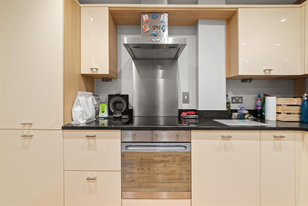 Apartment 3 Oak House 7.jpg