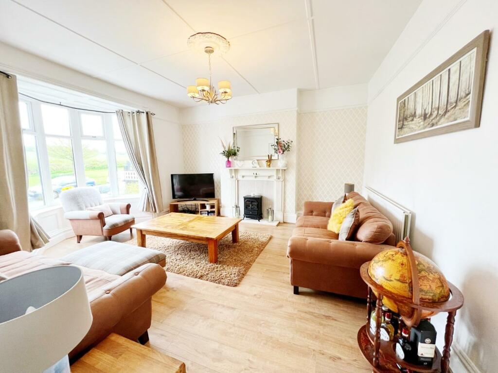 Lounge pic 7.jpg
