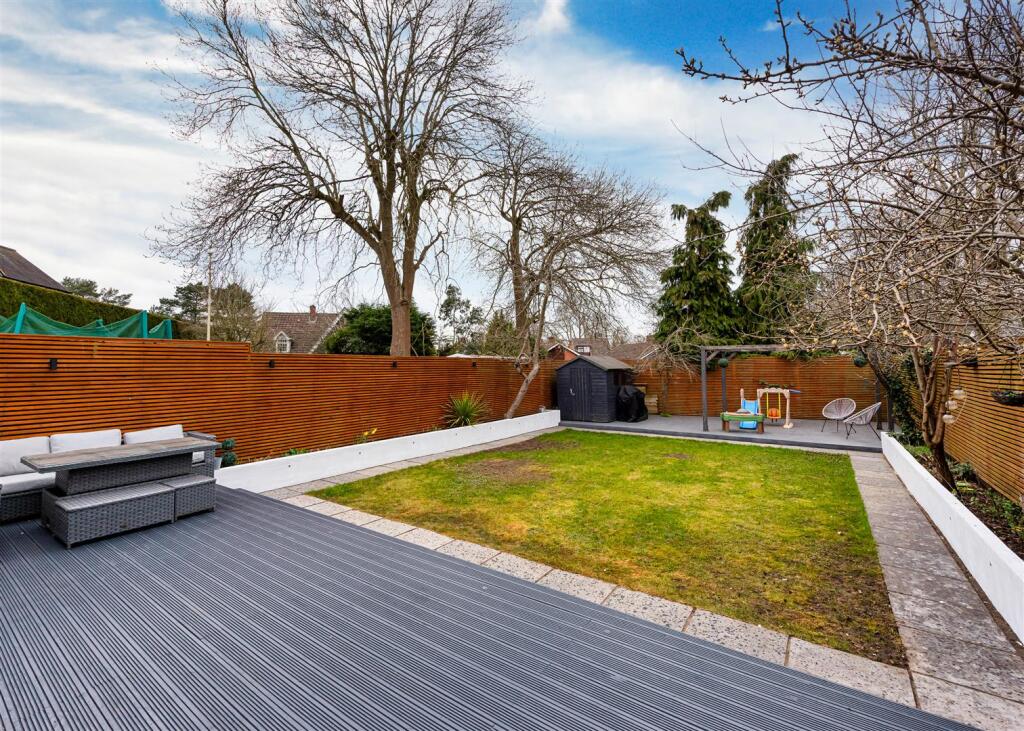 21 Walnut Drive-garden1.jpg