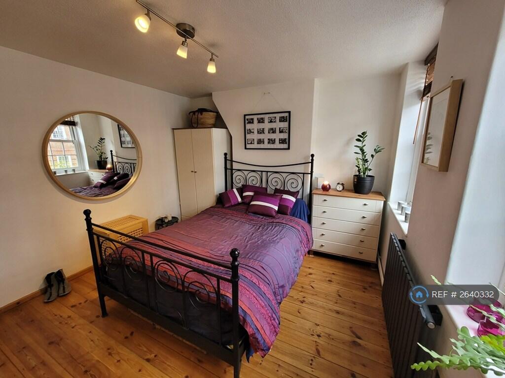 Bedroom ¿ East Facing With Plentiful Storage