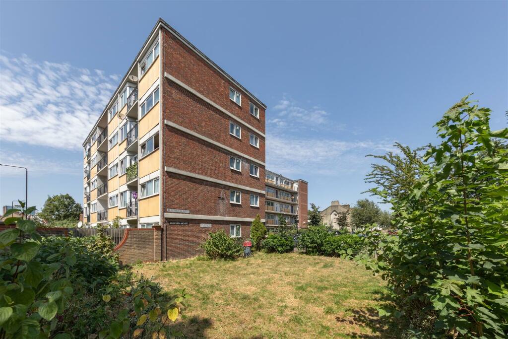 Redriffe Road E13