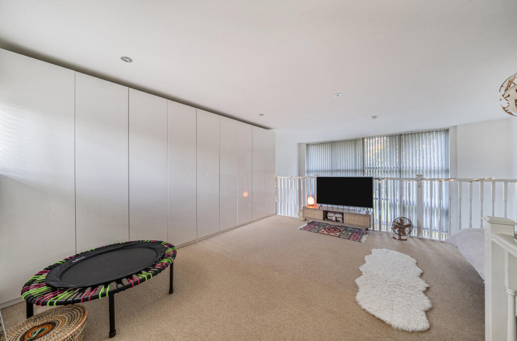 1359665-6-68db9cc...