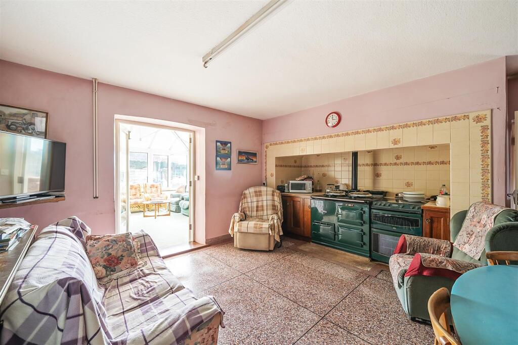 Page 2 bottom right 1267102 (3).jpg