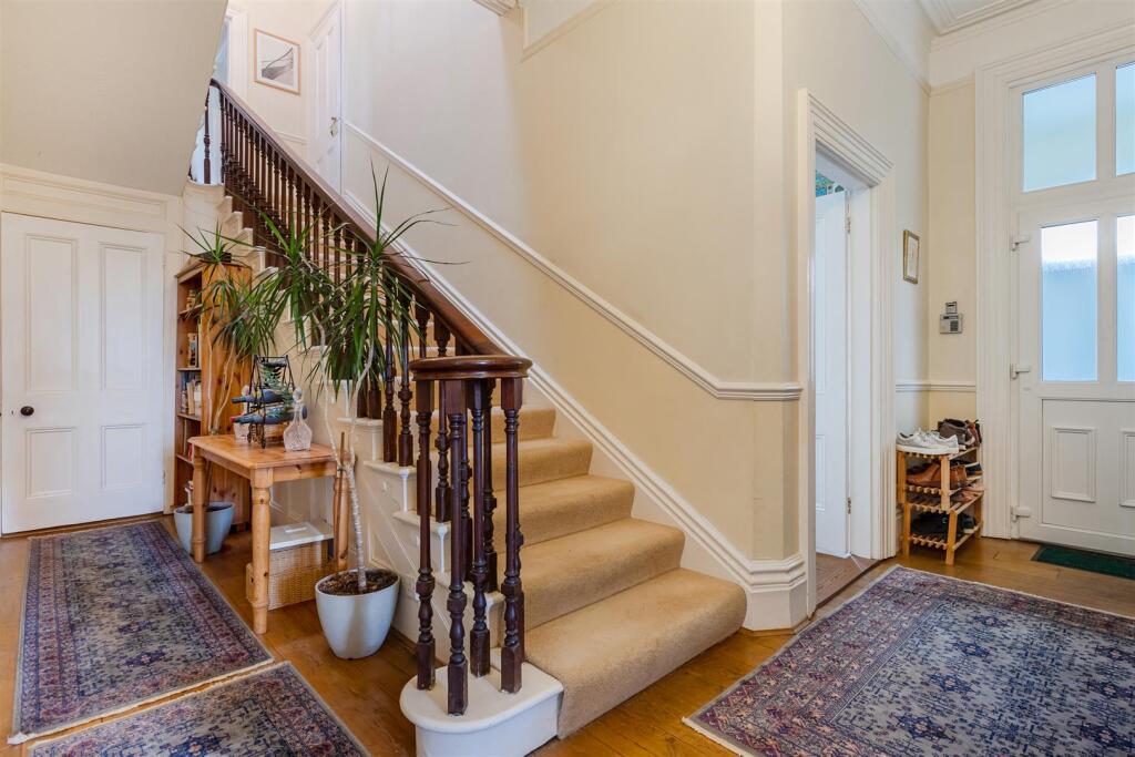 A10 - 26 College Road Newton Abbot - 250422.jpg