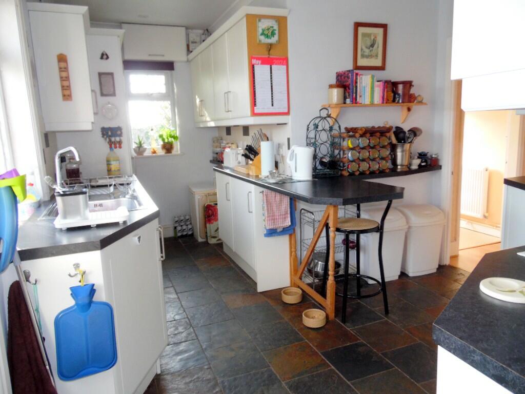 KITCHEN/BREAKFAST RM