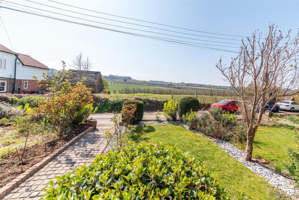 Bumblebee Cottage-50.jpg