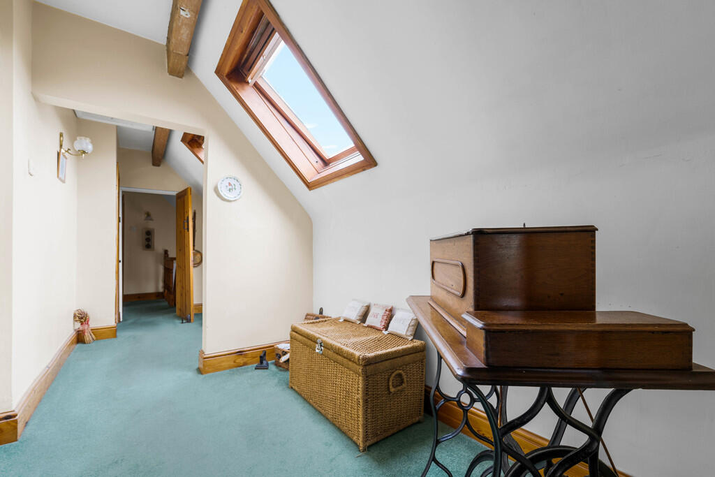 The Chimneys, Sau...