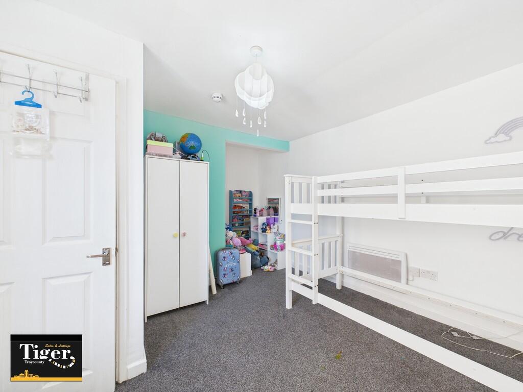 CAM02176G0-PR0555...