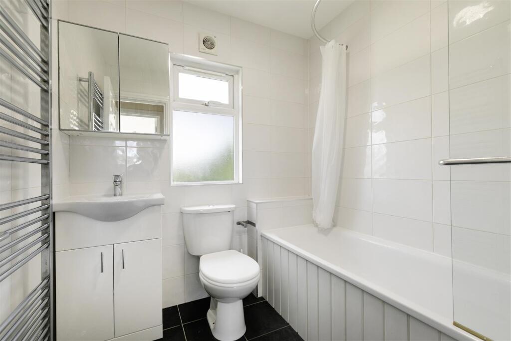 34 Hale Grove Gardens -17.jpg