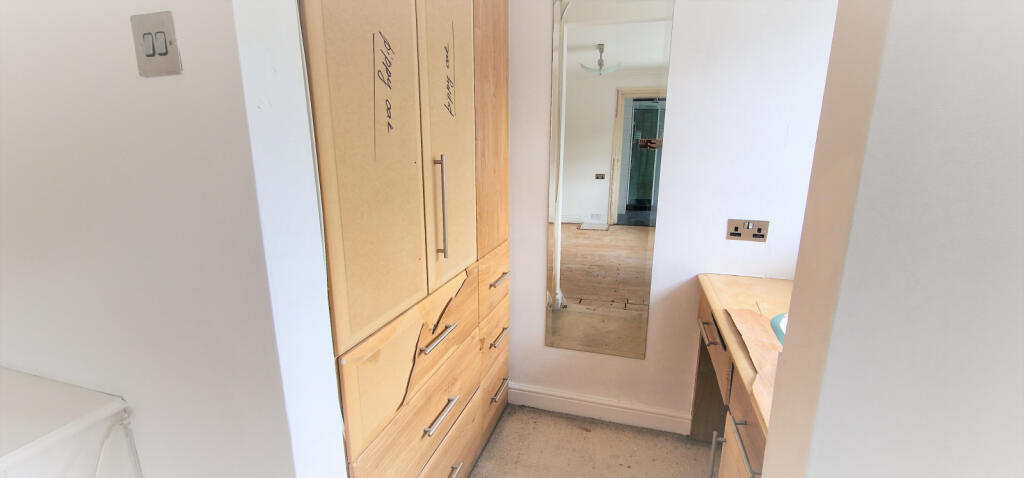 WARDROBE ROOM