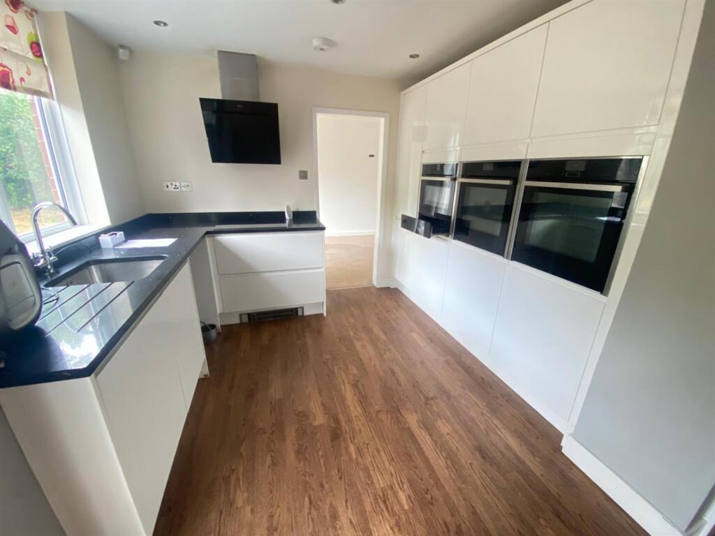 kitchen 1.jpg