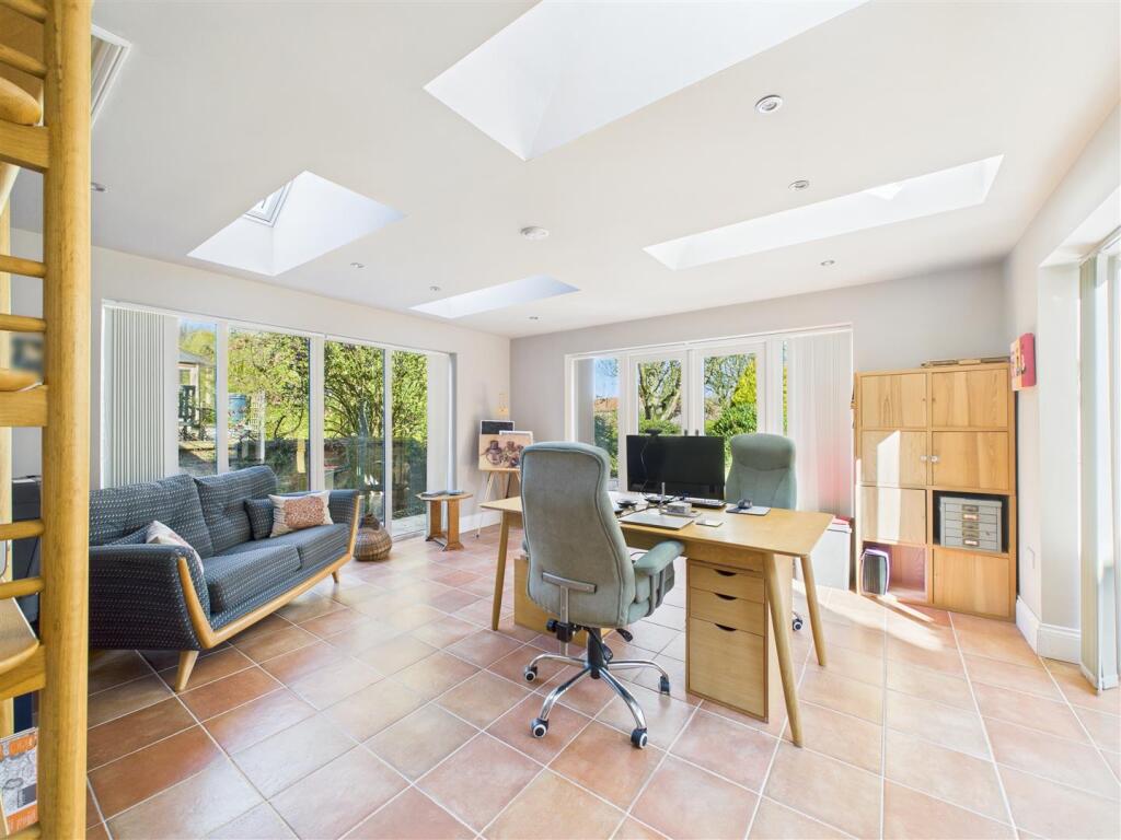 GARDEN ROOM/ DAY ROOM