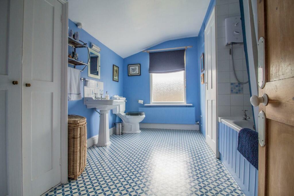 4 Orchard Street [Bathroom] 02.jpg