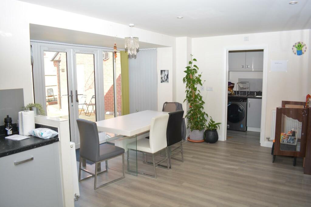 Dining Area.jpg