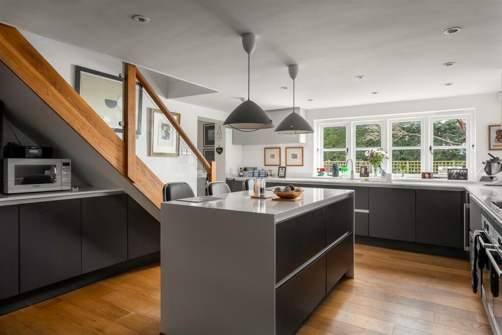 20 - Leah House - SN6 6LQ - Web.jpg