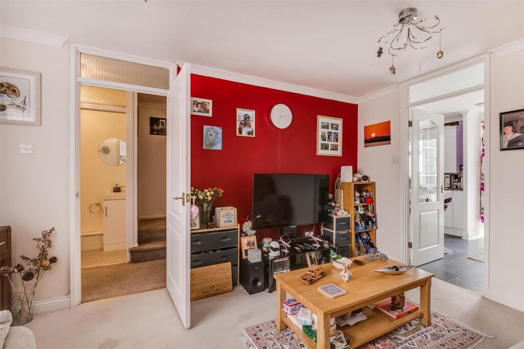 Romany Close 34-15.jpg