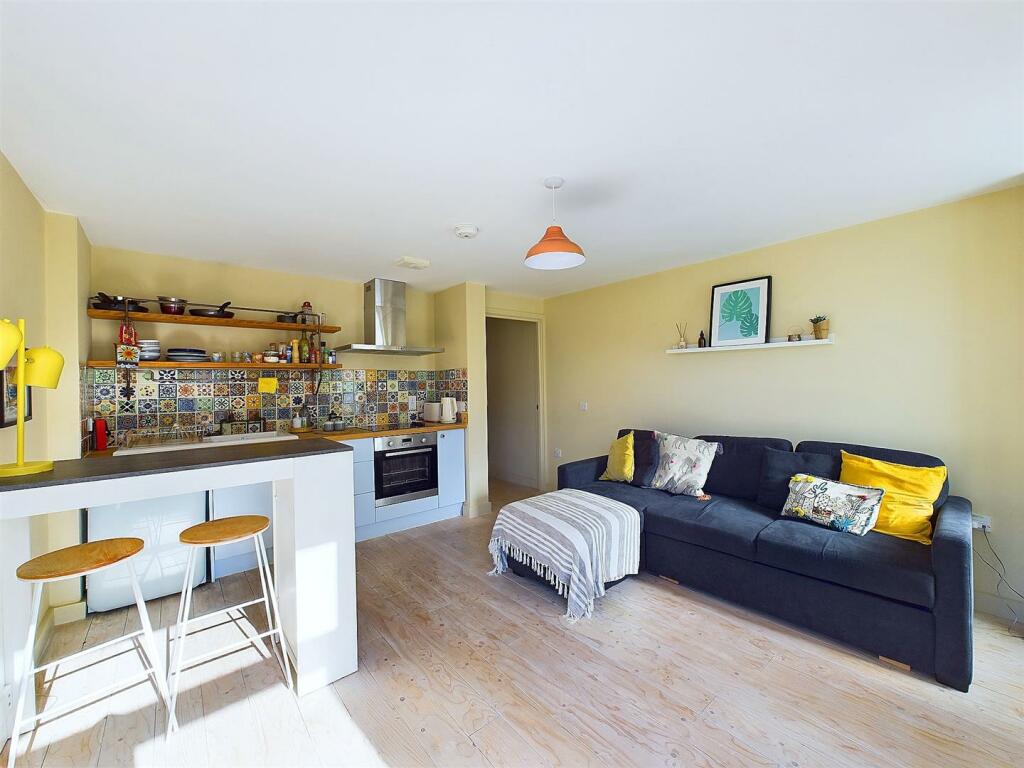 Lounge/Kitchen