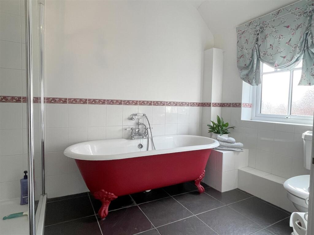 En Suite 1.JPG