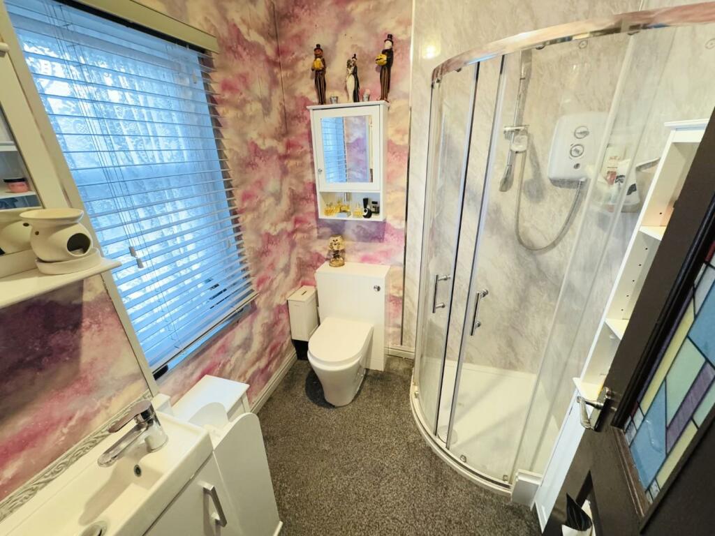 FIRST FLOOR SHOWER ROOM