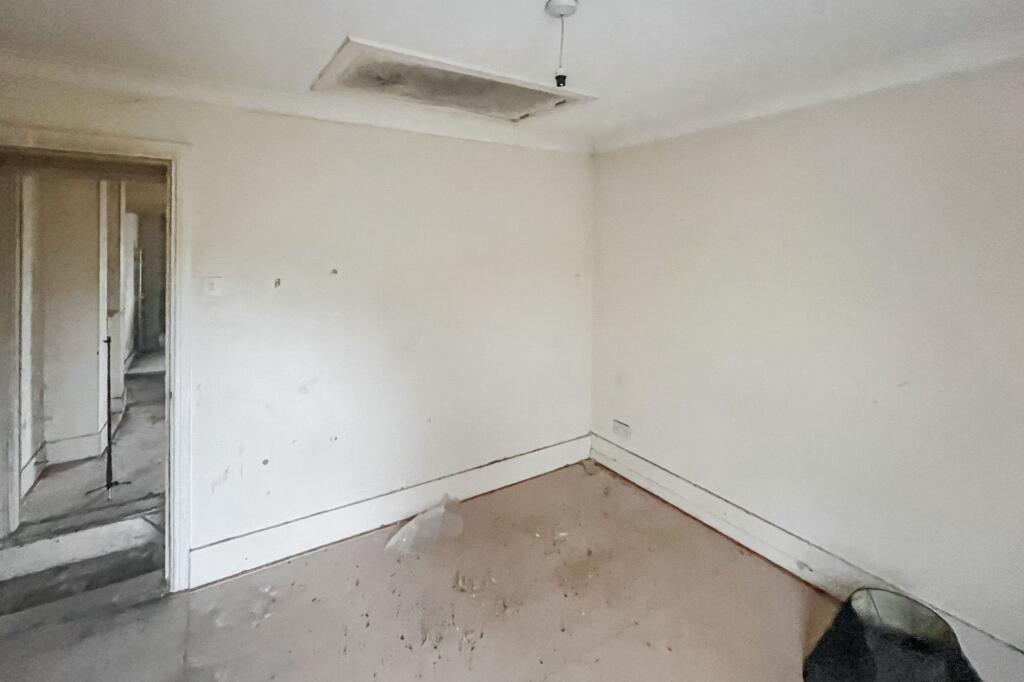 159 Kingston Road, Leatherhead, Surrey, KT22 7NX