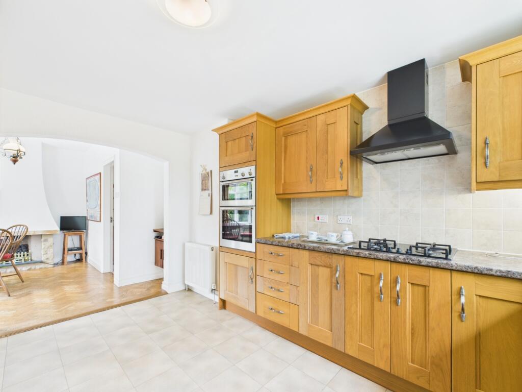 CAM02386G0-PR0138-STILL033