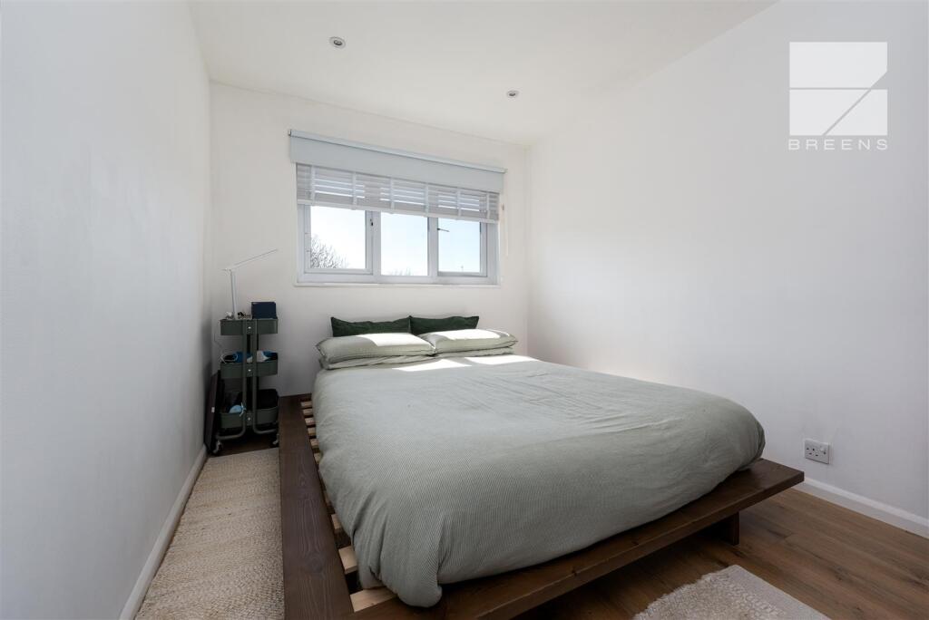 12 Hawthorne Court_0002.jpg