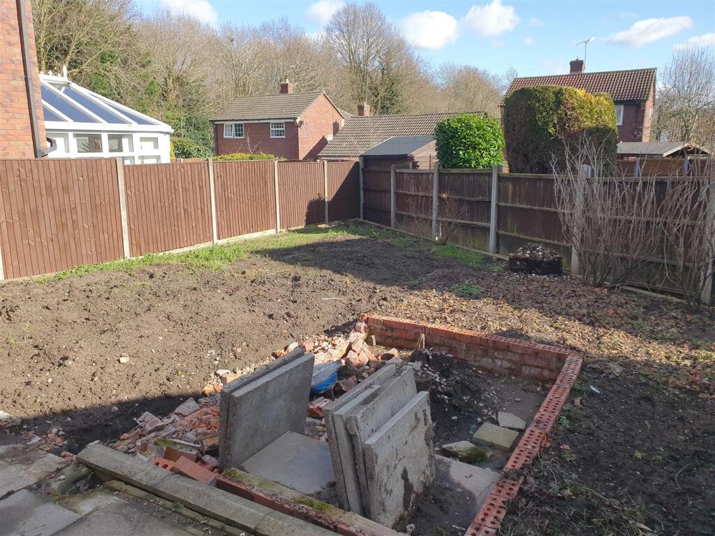 ADDITIONAL OUTSIDE PHOTOS