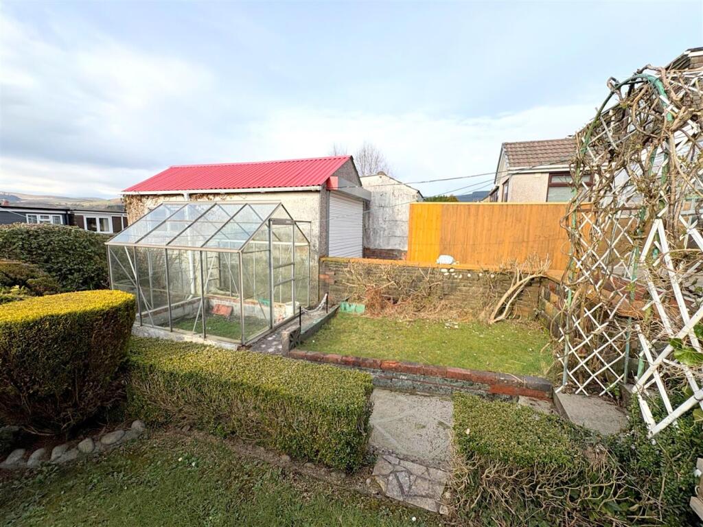 Rear Garden h.jpg