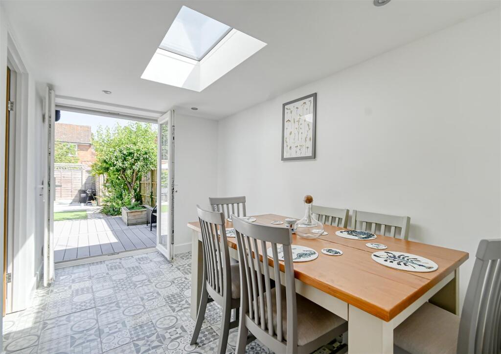 28 Well Meadow-03.jpg