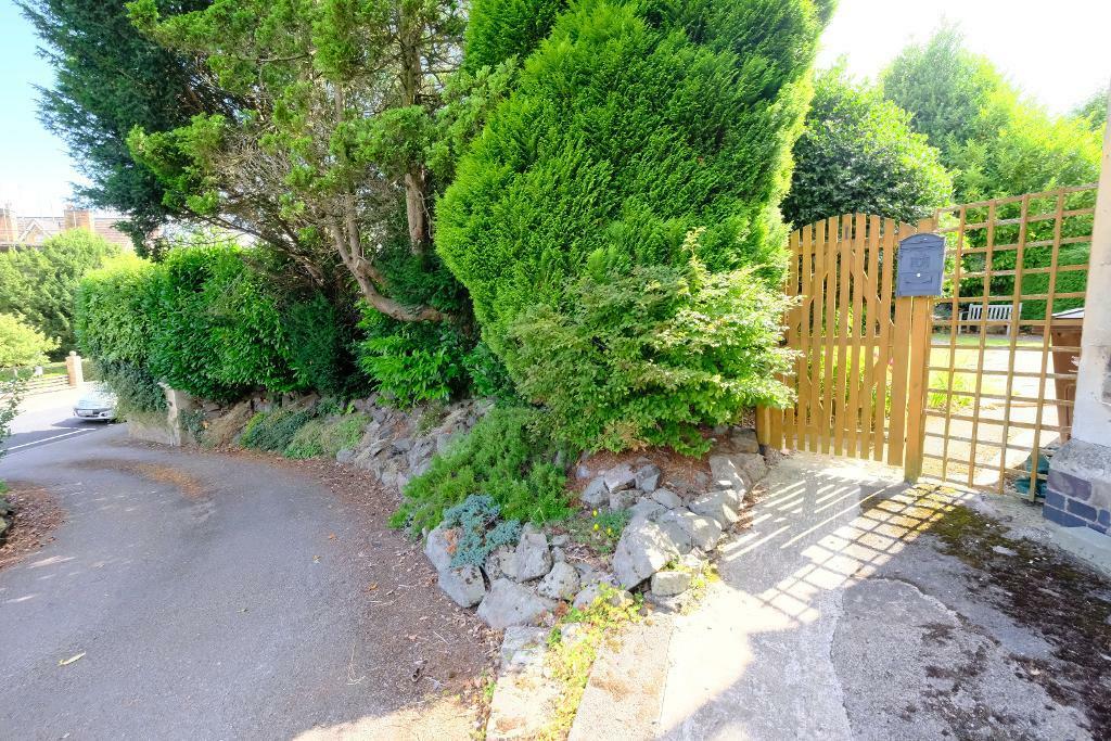 Private garden with side access