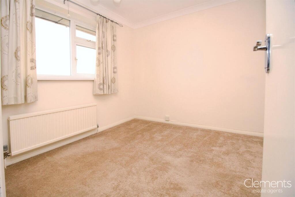 d7c4b0b2-BED 202.JPG