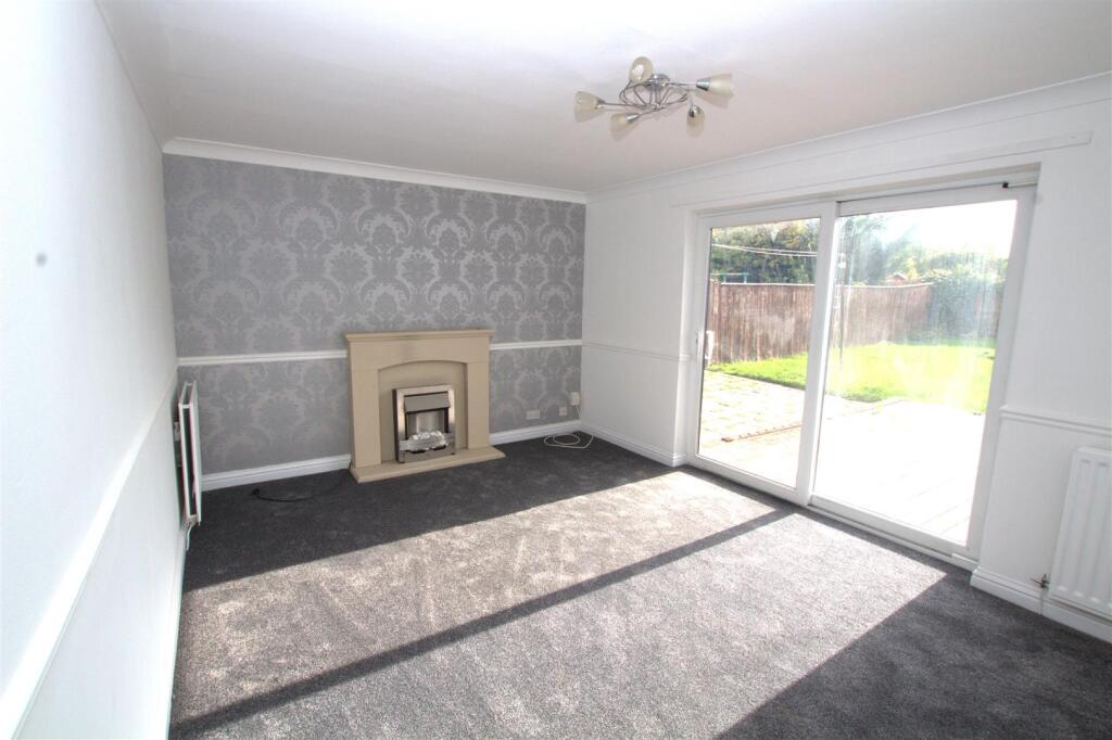 Troom Close Lounge.jpg